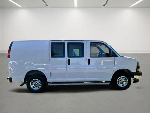 2023 GMC Savana 2500 Work Van