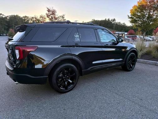 2024 Ford Explorer ST-Line