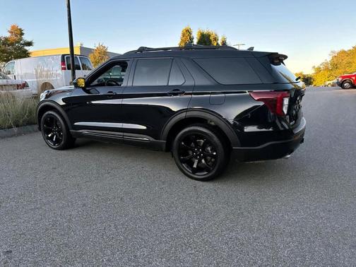 2024 Ford Explorer ST-Line