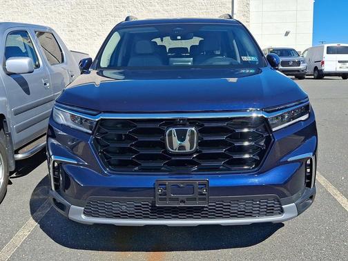 Obsidian Blue Pearl 2023 Honda Pilot AWD Elite