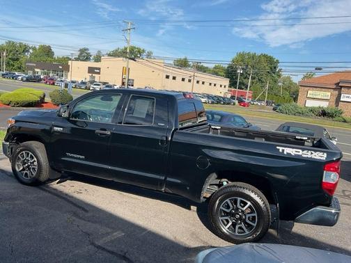 Midnight Black Metallic 2018 Toyota Tundra SR5