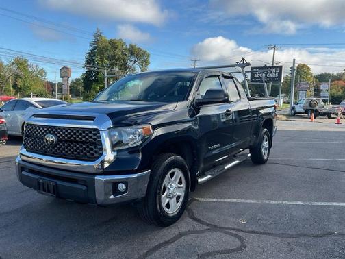 Midnight Black Metallic 2019 Toyota Tundra SR
