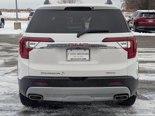 2023 GMC Acadia SLT