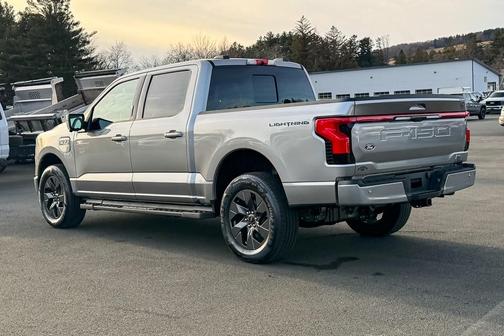 2025 Ford F-150 Lightning LARIAT
