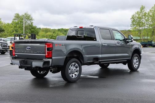 2025 Ford F-350 Lariat Super Duty