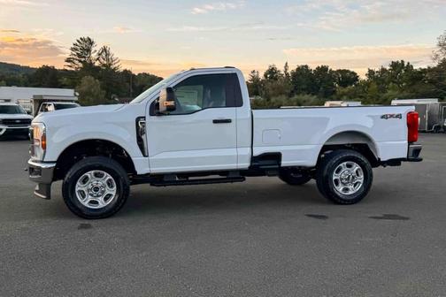 White 2027 Ford F-350 XLT