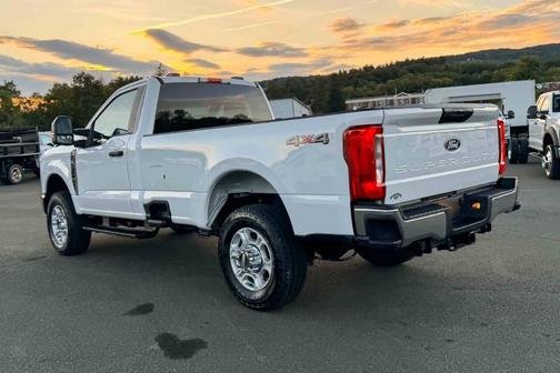 White 2027 Ford F-350 XLT