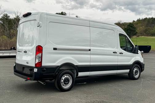 Oxford White 2026 Ford Transit-250 148 WB Medium Roof Cargo
