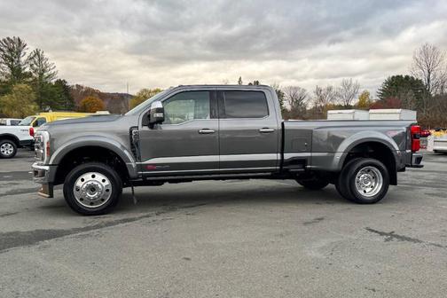 2023 Ford F-450 Lariat