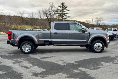 2023 Ford F-450 Lariat