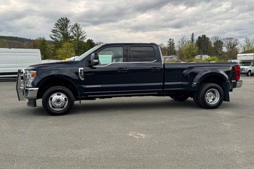 Blue 2022 Ford F-350 Lariat Super Duty
