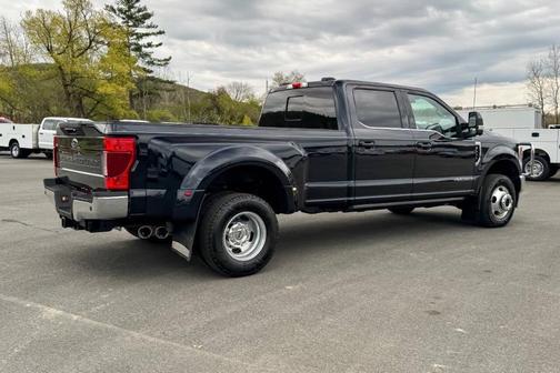 Blue 2022 Ford F-350 Lariat Super Duty