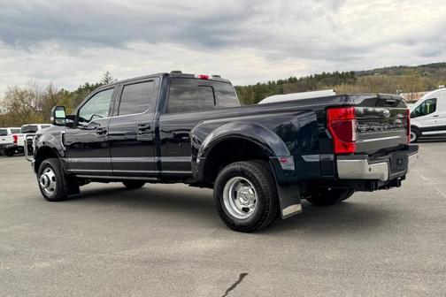 Blue 2022 Ford F-350 Lariat Super Duty
