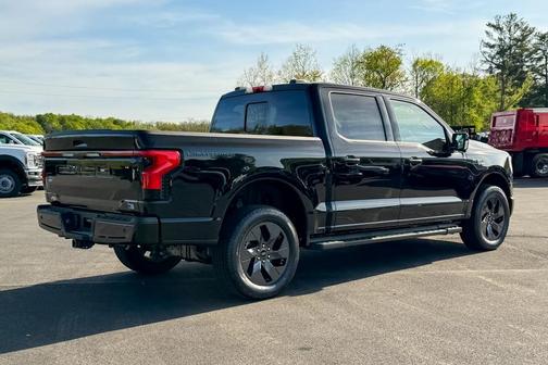 2025 Ford F-150 Lightning LARIAT