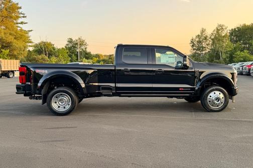 2025 Ford F-450 Platinum