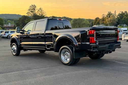 2025 Ford F-450 Platinum