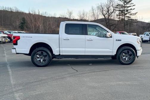 Oxford White 2025 Ford F-150 Lightning LARIAT