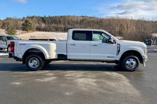 2025 Ford F-350 Lariat Super Duty