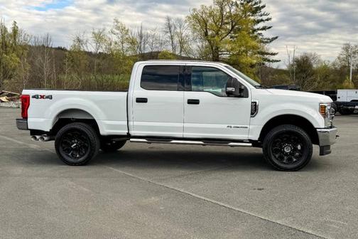 White 2018 Ford F-250 XLT