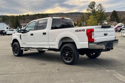 White 2018 Ford F-250 XLT