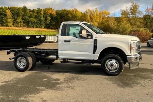 White 2027 Ford F-350 XL