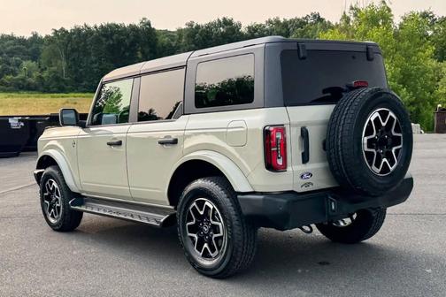 Tan 2026 Ford Bronco Outer Banks
