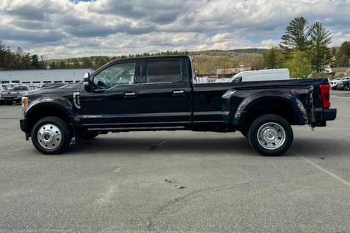 Black 2019 Ford F-450 Platinum