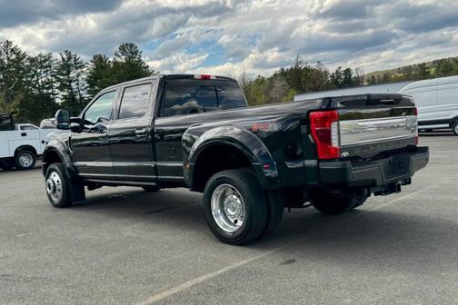 Black 2019 Ford F-450 Platinum