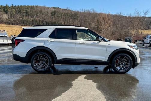 Star White 2026 Ford Explorer ST-Line