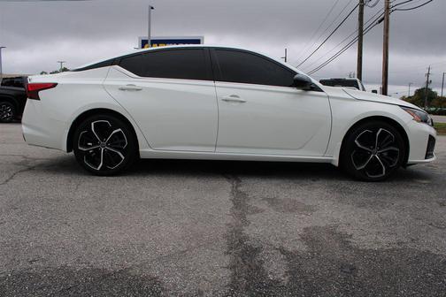 2023 Nissan Altima SR FWD