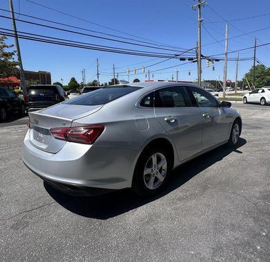 Silver Ice Metallic 2022 Chevrolet Malibu FWD LT