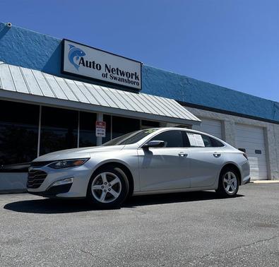 Silver Ice Metallic 2022 Chevrolet Malibu FWD LT