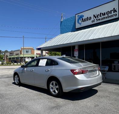 Silver Ice Metallic 2022 Chevrolet Malibu FWD LT