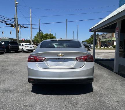 Silver Ice Metallic 2022 Chevrolet Malibu FWD LT