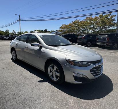 Silver Ice Metallic 2022 Chevrolet Malibu FWD LT