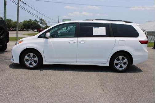 2020 Toyota Sienna LE