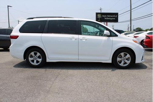 2020 Toyota Sienna LE