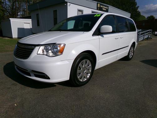 Bright White Clearcoat 2016 Chrysler Town & Country Touring
