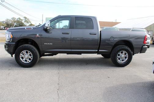 2023 RAM 3500 Laramie Crew Cab 4x4 6'4' Box