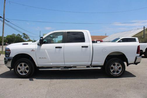 Bright White Clearcoat 2025 RAM 2500 Big Horn Crew Cab 4x4 6'4' Box