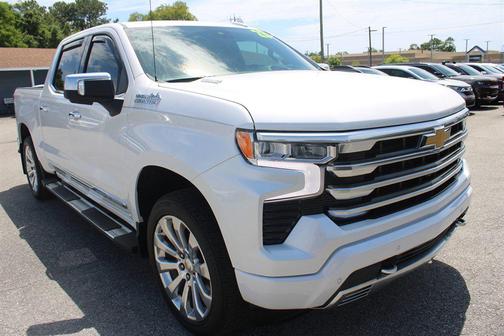 Iridescent Pearl Tricoat 2023 Chevrolet Silverado 1500 High Country