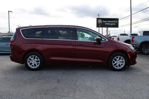 2020 Chrysler Voyager LX