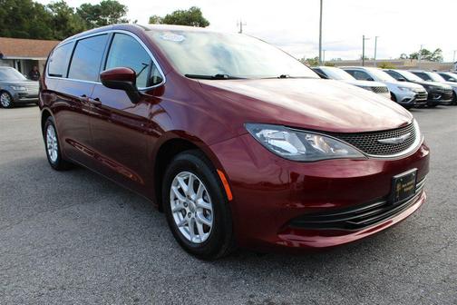 2020 Chrysler Voyager LX