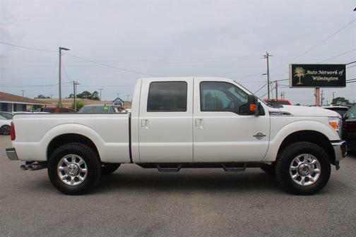 White 2014 Ford F-250 Lariat