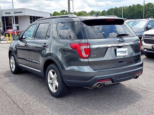 Photo 5 of 13 of 2018 Ford Explorer XLT
