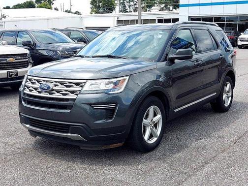 Photo 3 of 13 of 2018 Ford Explorer XLT