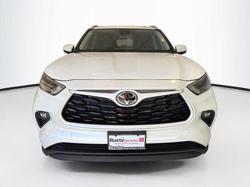 Pearl 2026 Toyota Highlander XLE