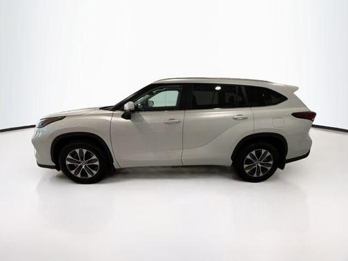 Pearl 2026 Toyota Highlander XLE