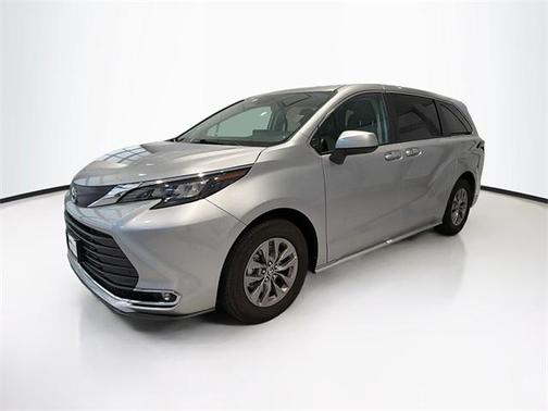 2024 Toyota Sienna XLE