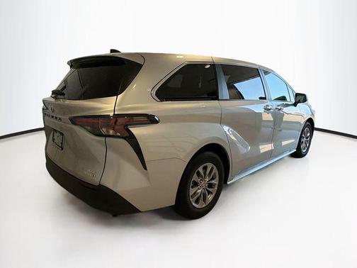 2024 Toyota Sienna XLE